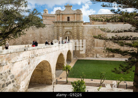 Mdina, Malta - 04 maggio 2016: gateway per la Mdina, Malta - vecchia capitale e città silenziosa di malta - città medioevale Foto Stock