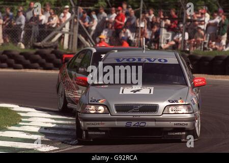 Motor Sport - RAC Btcc - Brands Hatch. Rickard Rydell guida James Thompson Foto Stock