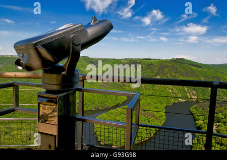 Telescopio con vista sul meandro del Queuille, Auvergne Francia, Europa Foto Stock