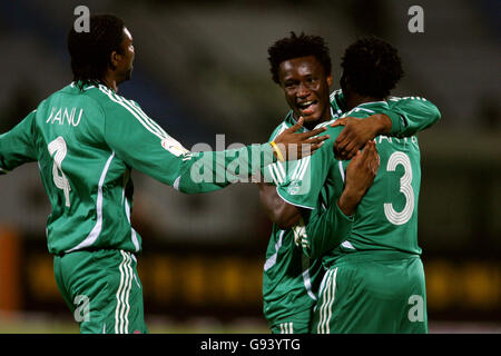 Calcio - Coppa delle nazioni africane 2006 - Gruppo D - Nigeria contro Zimbabwe - Port Said Stadium. John OBI Mikel della Nigeria celebra il punteggio Foto Stock