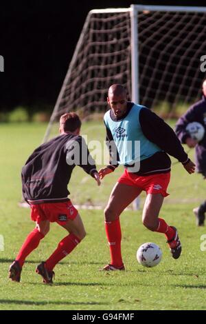 Calcio - fa Carling Premiership - Pierre Van Hooijdonk ritorna alla foresta di Nottingham. Pierre Van Hooijdonk, Nottingham Forest treni con le riserve Foto Stock