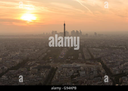 Vista aerea di Parigi al tramonto. Foto Stock