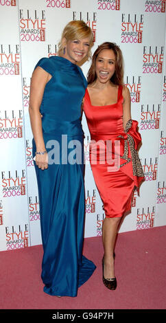 Host Zoe Ball arriva con Myleene Klass per il Elle Style Awards 2006, dalla Atlantis Gallery alla Old Trueman Brewery, a est di Londra, lunedì 20 febbraio 2006. Guarda la storia di PA SHOWBIZ Weisz. PREMERE ASSOCIAZIONE. Il credito fotografico dovrebbe essere: Ian West/PA Foto Stock