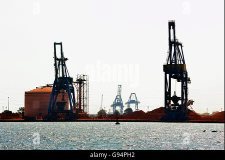 Industria sul manto di Fos-sur-Mer accanto a Marsiglia. Foto Stock