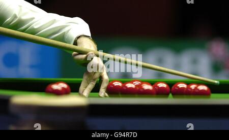 Peter Ebdon in azione durante il Saga Insurance Masters al Wembley Conference and Exhibition Centre di Londra. Foto Stock