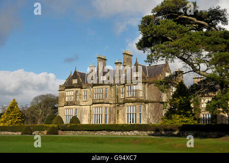 Muckross giardino, parco di Muckross House, Killarney, Killarney National Park, Iveragh peninsula, nella contea di Kerry, Irlanda / mansion Foto Stock