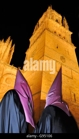Processione durante la Semana Santa a Salamanca, Spagna.(questo è la settimana santa prima di Pasqua). Foto Stock