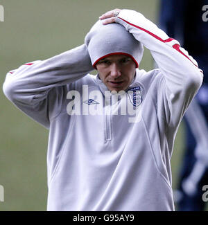 David Beckham inglese durante una sessione di allenamento ad Anfield, Liverpool, martedì 28 febbraio 2006, in vista del loro amichevole incontro internazionale contro l'Uruguay domani. Vedi PA storia CALCIO Inghilterra. PREMERE ASSOCIAZIONE foto. Il credito fotografico dovrebbe essere: Martin Rickett/PA. Foto Stock