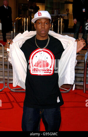 Dizzee Rascal arriva per i Brit Awards 2006, a Earls Court, West London, mercoledì 15 febbraio 2006. Scopri i bra SHOWBIZ di PA Story. PREMERE ASSOCIAZIONE foto. Il credito fotografico dovrebbe essere: Ian West/PA Foto Stock