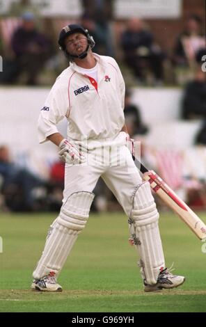 Cricket - PPP Healthcare County Championship - Lancashire / Glamorgan. Michael Atherton, Lancashire - nel dolore Foto Stock