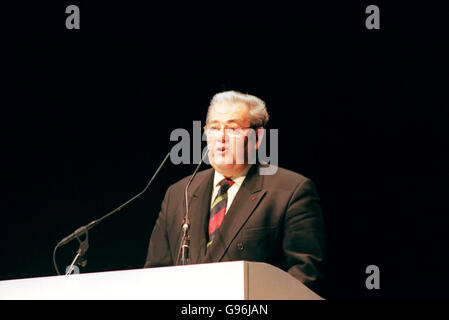 Calcio - Football Expo 99 - Cannes. Claude Simonet, presidente della Federazione calcistica francese Foto Stock