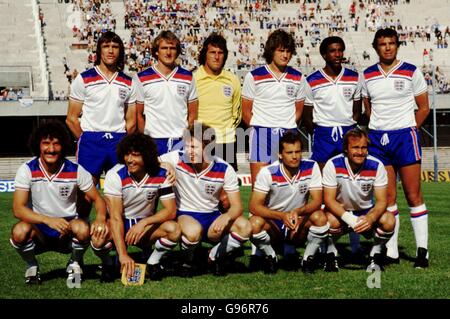 Gruppo Inghilterra (sinistra-destra); back row: Dave Watson, Phil Thompson, Ray Clemence, Glenn Hoddle, viv Anderson, Trevor Brooking; prima fila: Terry McDermott, Kevin Keegan, Tony Woodcock, Ray Wilkins, Mick Mills Foto Stock