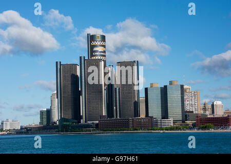Michigan, Detroit. Detroit skyline della città dal fiume Detroit. Foto Stock