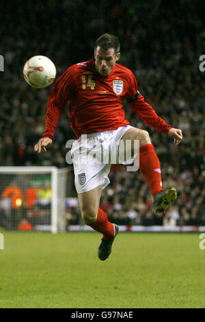 L'inglese Jamie Carragher in azione durante la amichevole incontro internazionale contro l'Uruguay a Anfield, Liverpool, Mercoledì 1 marzo 2006. PREMERE ASSOCIAZIONE foto. Il credito fotografico dovrebbe essere: Martin Rickett/PA. Foto Stock