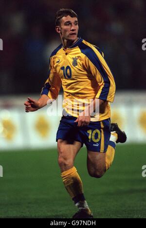 Calcio - Qualifier Euro 2000 - Gioca fuori prima tappa - Slovenia v Ucraina. Andry Shevchenko, Ucraina Foto Stock