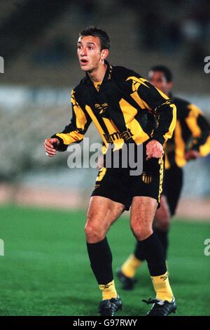 Calcio Sudamericano - Copa Mercosur 99 - Gruppo D - Penarol v Vasco da Gama. Joe Bizera, Penarol Foto Stock