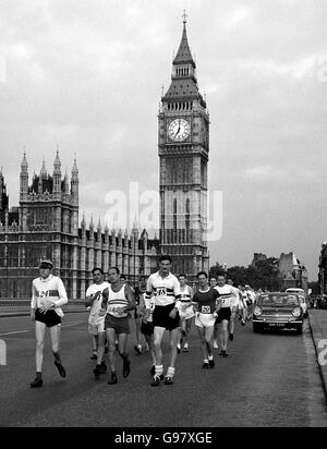 Londra a Brighton a piedi - Westminster Bridge Foto Stock