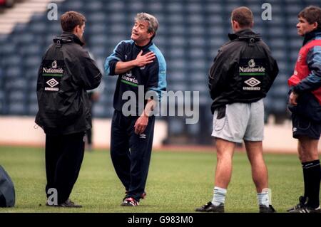 Calcio internazionale - Euro 2000 giocate qualificanti-0ff - Scozia v Inghilterra - Formazione Foto Stock