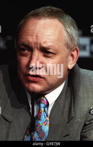 Boxing - World Heavyweight Championship - Lennox Lewis Press Conference. Frank Maloney, responsabile di Lennox Lewis Foto Stock