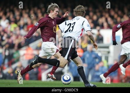 Calcio - fa Barclays Premiership - Arsenal v Charlton Athletic - Highbury. Aleksander Hleb di Arsenal porta la palla in avanti Foto Stock