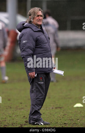 Scott Johnson, allenatore del Galles durante la sessione di allenamento ai Sophia Gardens di Cardiff, giovedì 23 febbraio 2006, in vista della partita RBS 6 Nation contro l'Irlanda di domenica. PREMERE ASSOCIAZIONE foto. Il credito fotografico dovrebbe essere: David Davies/PA. Foto Stock