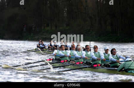 Canottaggio - Il 152Boat Race - Oxford v Cambridge - Il Tamigi Foto Stock