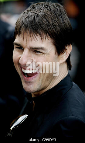 Missione impossibile 3 Premiere. Tom Cruise arriva al Gran Bretagna Premiere of Mission Impossible 3, M:i:III a Odeon Leicester Square. Foto Stock