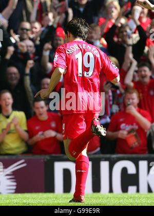 Calcio - fa Barclays Premiership - Liverpool v Aston Villa - Anfield. Fernando Morientes di Liverpool celebra il suo obiettivo Foto Stock