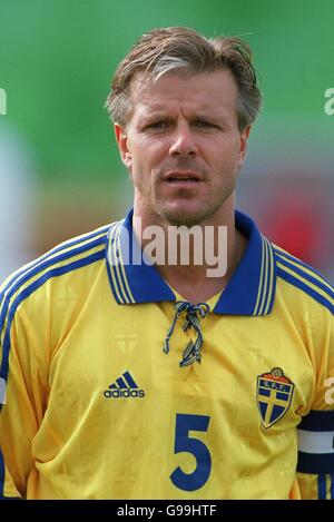 Calcio - Campionato nordico 2000-01 - Svezia contro Danimarca - la Manga, Spagna. Roland Nilsson, Svezia Foto Stock