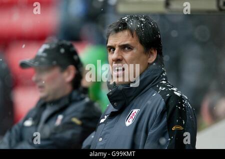 Calcio - fa Barclays Premiership - Sunderland v Fulham - lo Stadio della luce. Il manager Fulham Chris Coleman nella neve Foto Stock