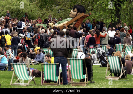 LittleGirl SOCIALE Foto Stock