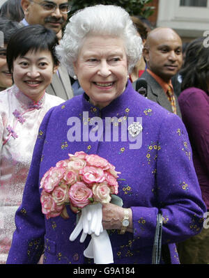 La Regina Elisabetta II della Gran Bretagna a Marlborough House nel centro di Londra. Foto Stock