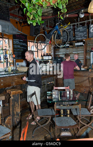 Dock di fango,un cafe/bar/ristorante al Bristol Harbourside. un dock UK docks venue venues mangiare bere cibo mangiare mangiare Foto Stock