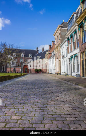 Le vecchie case e il Prinsenhof al Martinihof a Groningen, Paesi Bassi Foto Stock