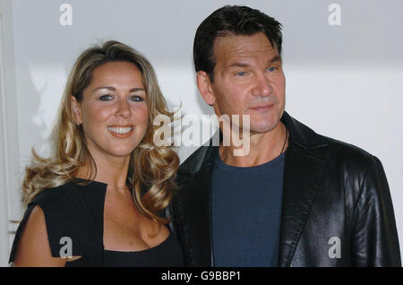 Patrick Swayze (Nathan Detroit) e Claire Sweeney (Miss Adelaide) a un photocall per annunciare i loro ruoli starring in smash hit West End Musical ragazzi e bambole, al secolo, il centro di Londra. Foto Stock