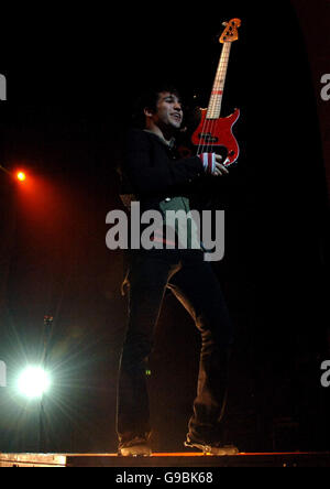 CADUTA DI SHOWBIZ. Fall out Boy si esibirà presso la Brixton Academy di South London. Foto Stock