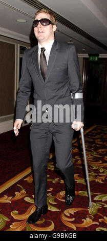 Ricky Wilson dei Kaiser Chiefs arriva per il 51° Ivor Novello Awards, al Grosvenor Hotel, nel centro di Londra. Foto Stock