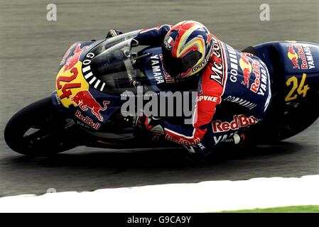 Garry McCoy sulla sua strada per il terzo posto sulla Griglia durante le qualifiche al Donington Park Foto Stock