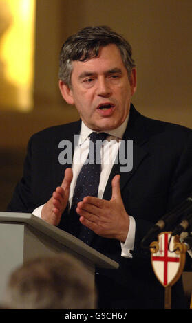 Cancelliere dello scacchiere Gordon Brown durante il suo discorso alla cena del Signore Mayors ai banchieri e ai mercanti della città di Londra, alla Mansion House. Foto Stock