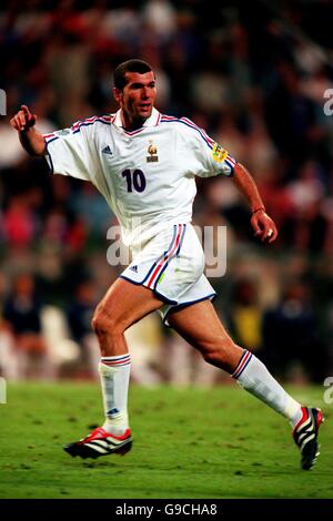 Calcio - Euro 2000 - Semifinale - Francia / Portogallo. Zinedine Zidane, Francia Foto Stock