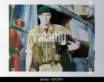 Foto di Royal Marine Paul Collins, morto con altri quattro in un incidente militare in Iraq, come appare oggi sul suo ordine di servizio al suo funerale al Commando Training Center, Lympstone, Devon. Foto Stock