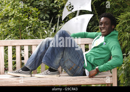 Andy Akinwolere è stato annunciato come il 32° presentatore Blue Peter del venerato spettacolo per bambini della BBC, dal Blue Peter Garden, BBC Television Center, a ovest di Londra. Foto Stock