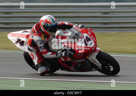 Motociclismo - British Superbikes Championship 2006 - Round Seven - Snetterton. Kieran Clarke, Virgin Mobile Yamaha Foto Stock