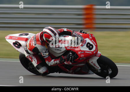 Motociclismo - British Superbikes Championship 2006 - Round Seven - Snetterton. Tommy Hill, Virgin Moble Yamaha Foto Stock