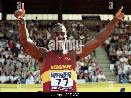 Atletica - Norwich Union Olympic Trials & AAA Championships - Alexander Stadium, Birmingham. Dwain Chambers festeggia dopo aver vinto la finale Men's 100m Foto Stock