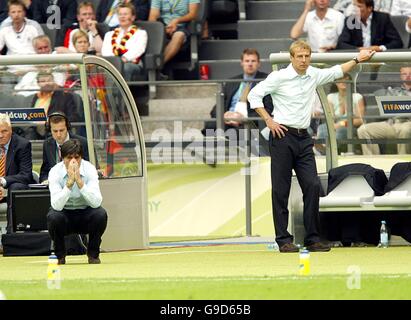 L'allenatore tedesco Jurgen Klinsmann con il suo assistente Joachim Loew Foto Stock