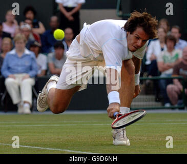 Tommy Haas in azione in Germania durante il terzo round dell'All England Lawn Tennis Championships a Wimbledon. Foto Stock