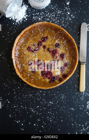 Sciroppo di melassa e lampone tart Foto Stock