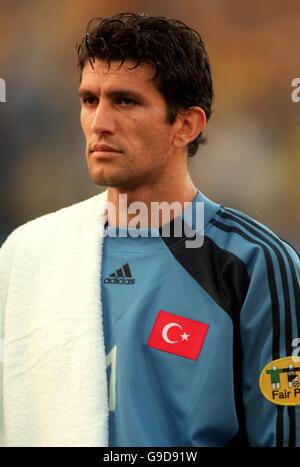 Calcio - Euro 2000 - Gruppo B - Svezia / Turchia. Portiere tacchino Rustu Recber Foto Stock