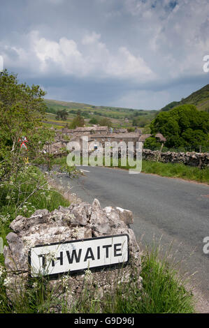 Frazione di Thwaite alla estremità superiore del Swaledale nel Yorkshire Dales National Park, Regno Unito. Foto Stock